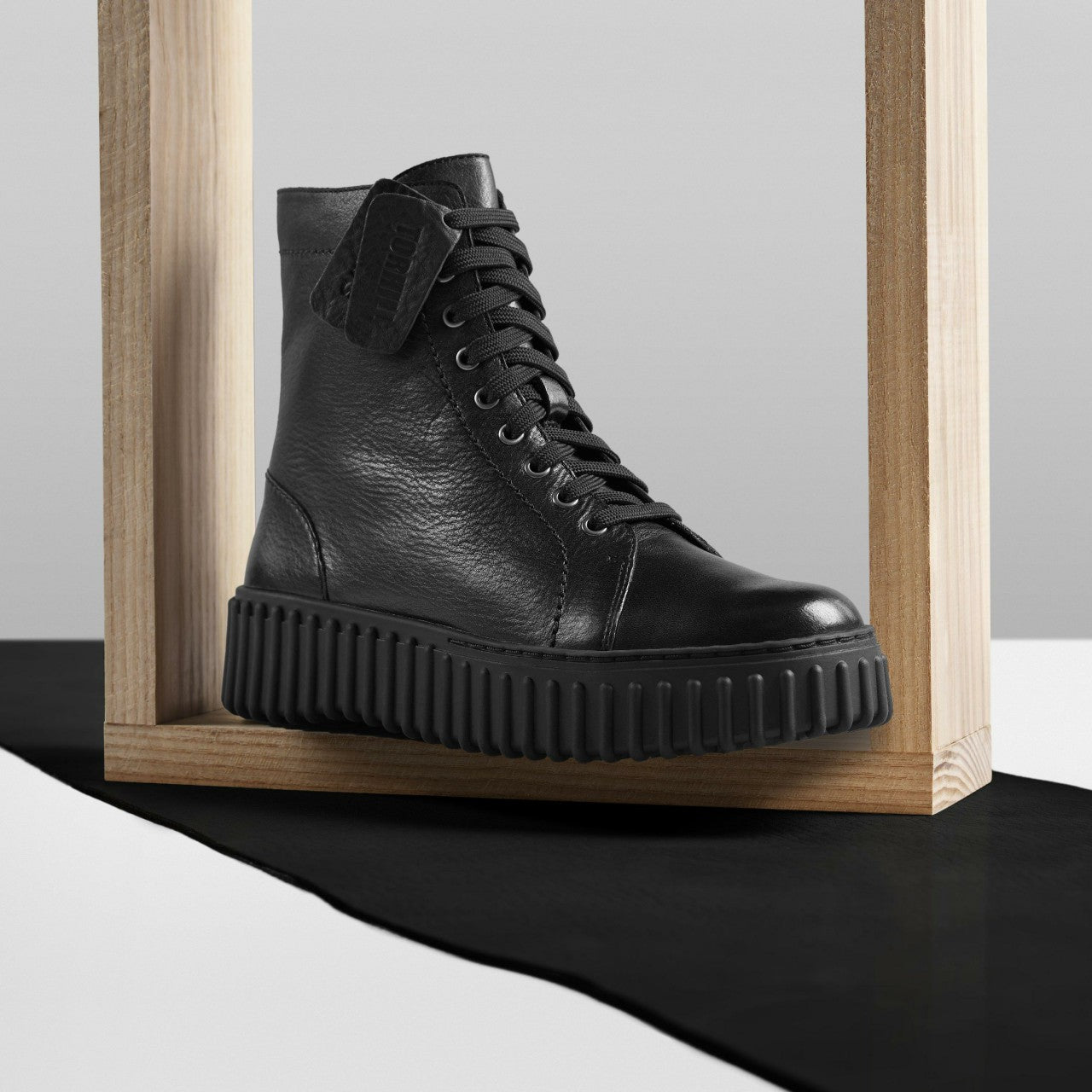 Women Torhill Rise Ankle Boot Black Leather
