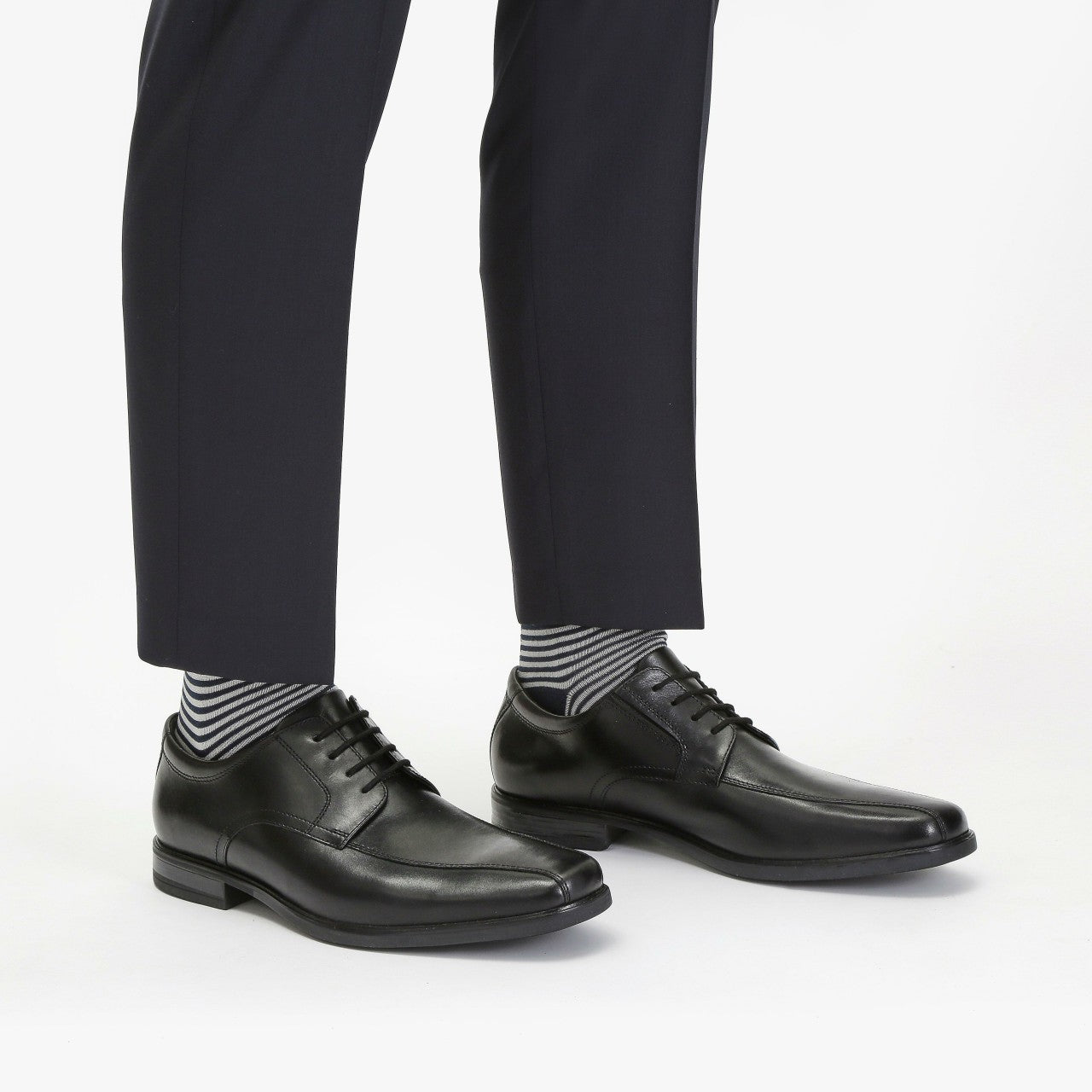 Men Howard Over Black Leather