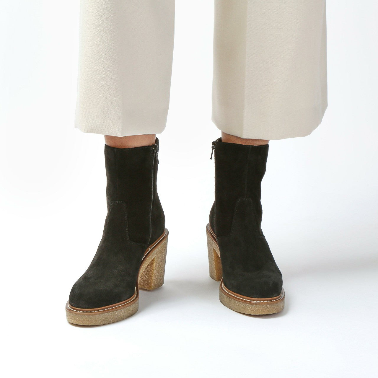 Women Colden Up Black Suede