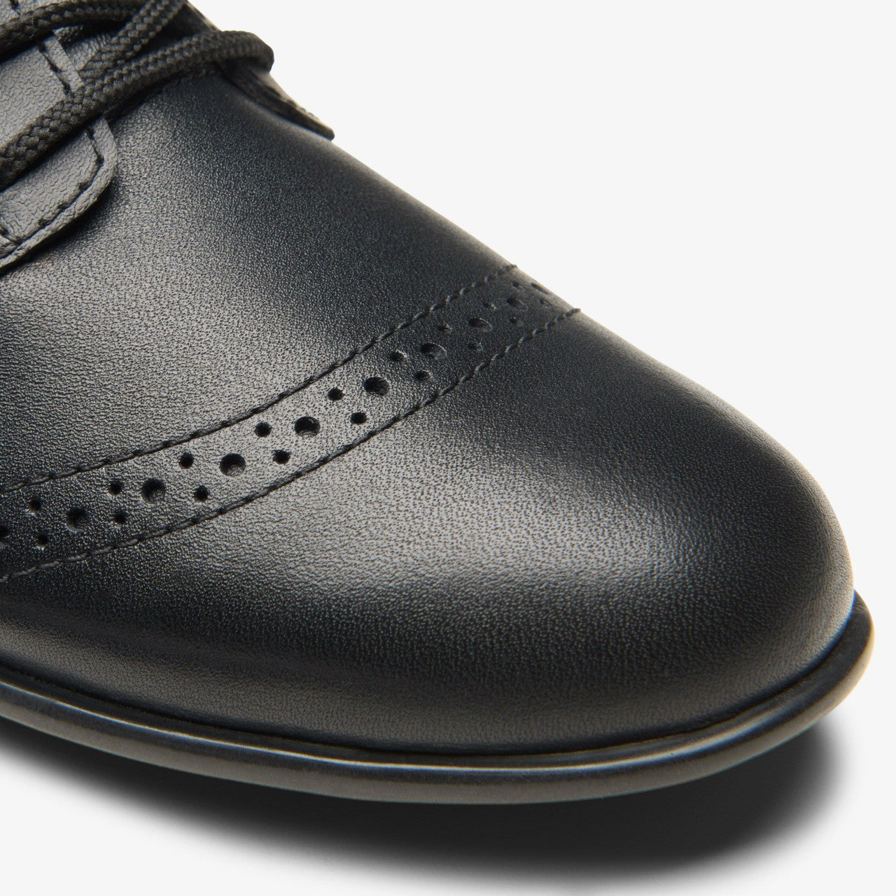 Kids Finja Brogue Older Black Leather