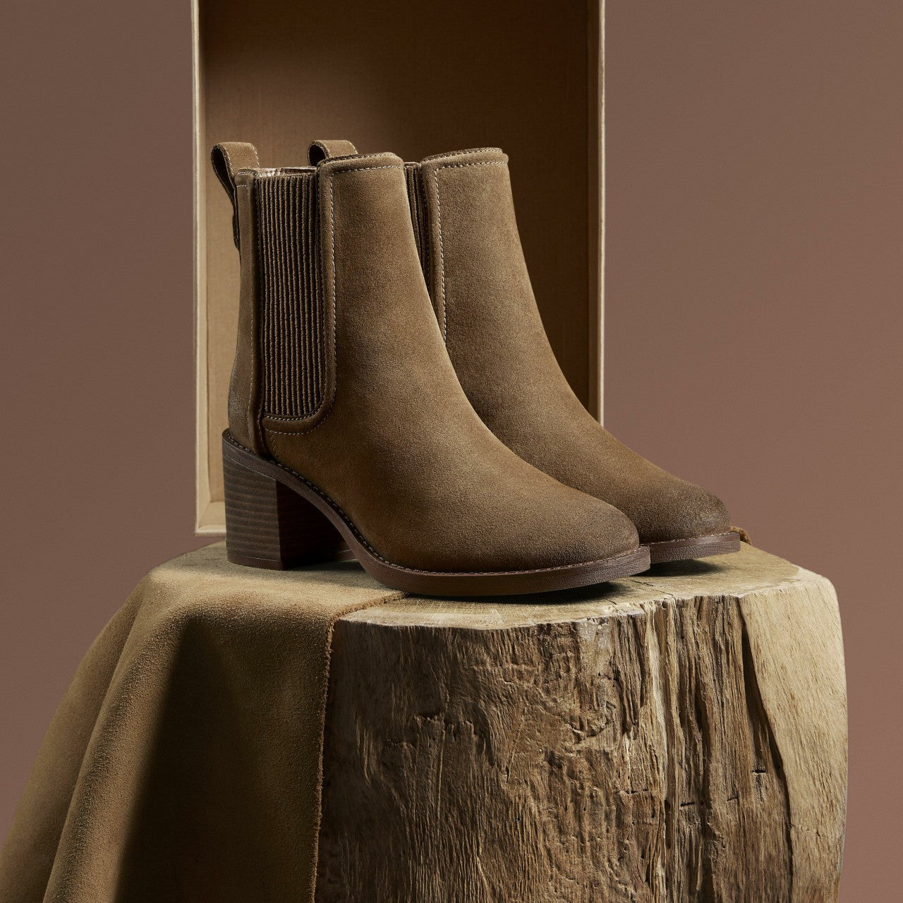 Women Chamberly Top Walnut Suede