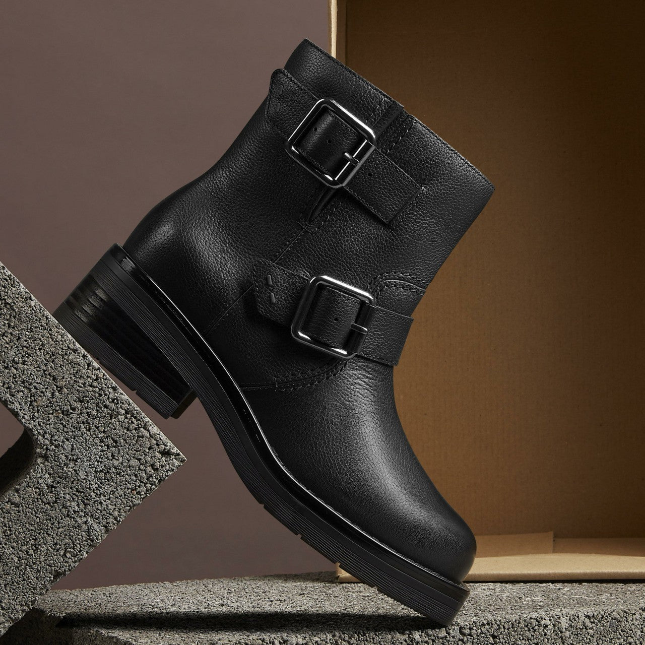 Women Rebelle Buckle Black Leather