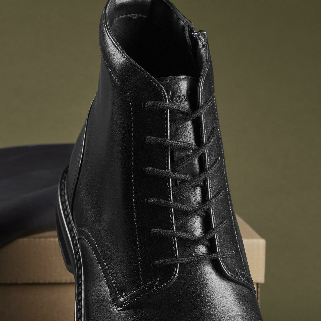 Men Aldwin Cap Black Leather