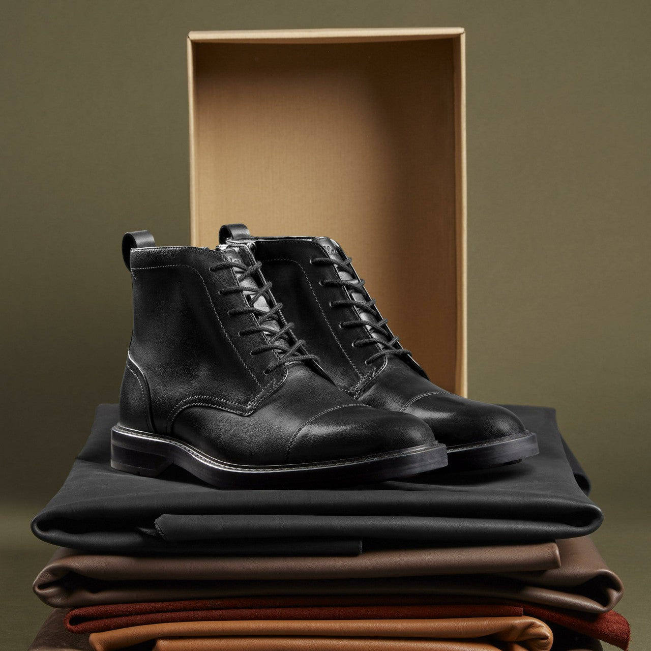 Men Aldwin Cap Black Leather