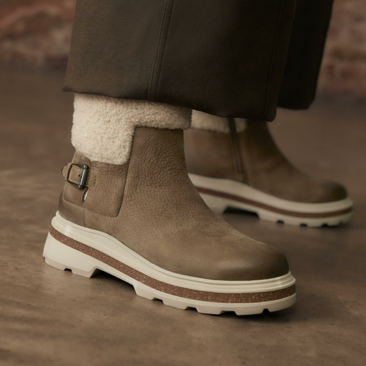 Women Hencroft Madi Waterproof Dark Sand Warmlined