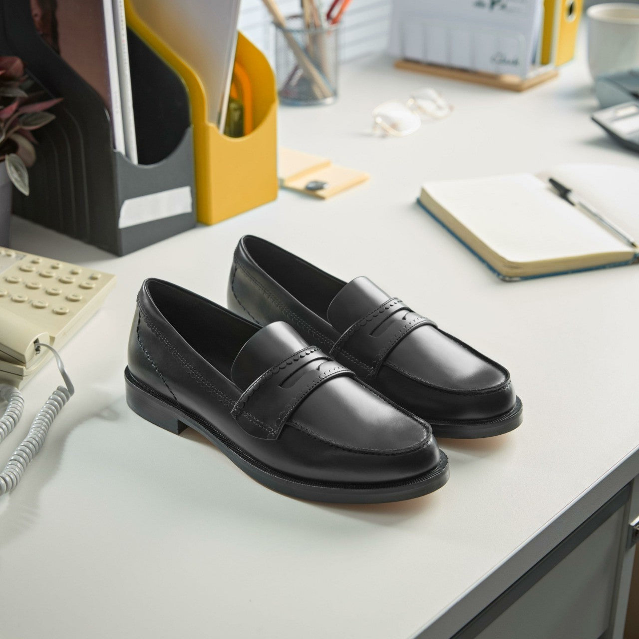 Women Straven Edge Black Leather
