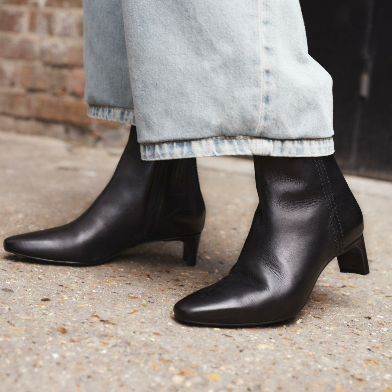 Women Edina Up Black Leather