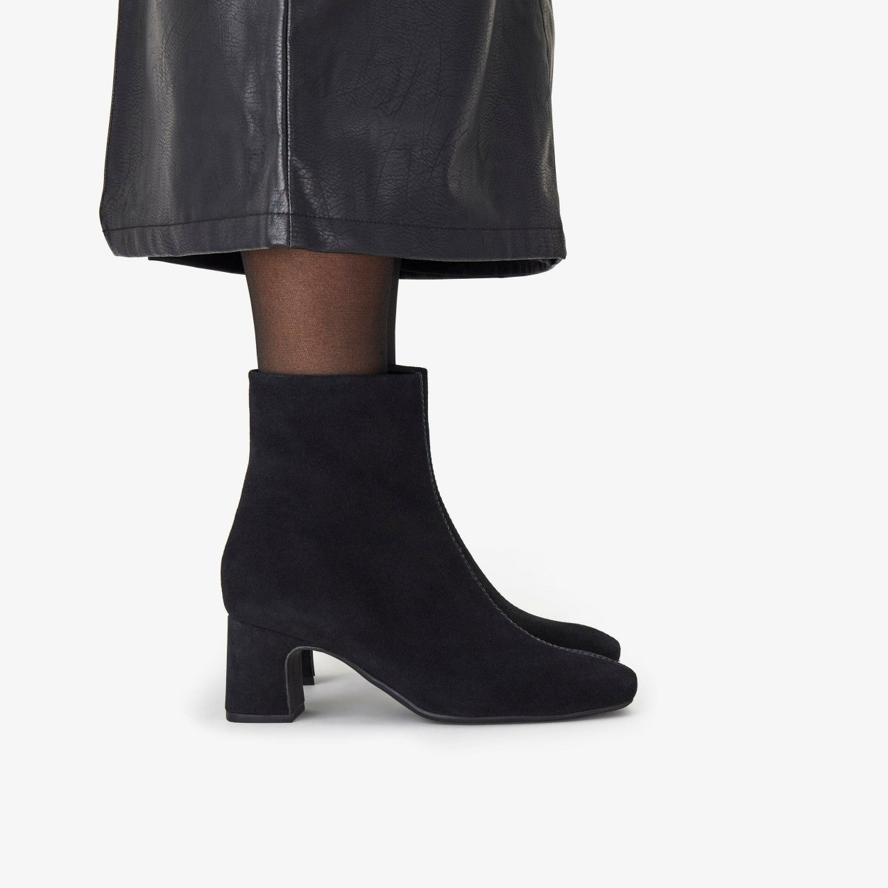 Women Fernie Zip Black Suede