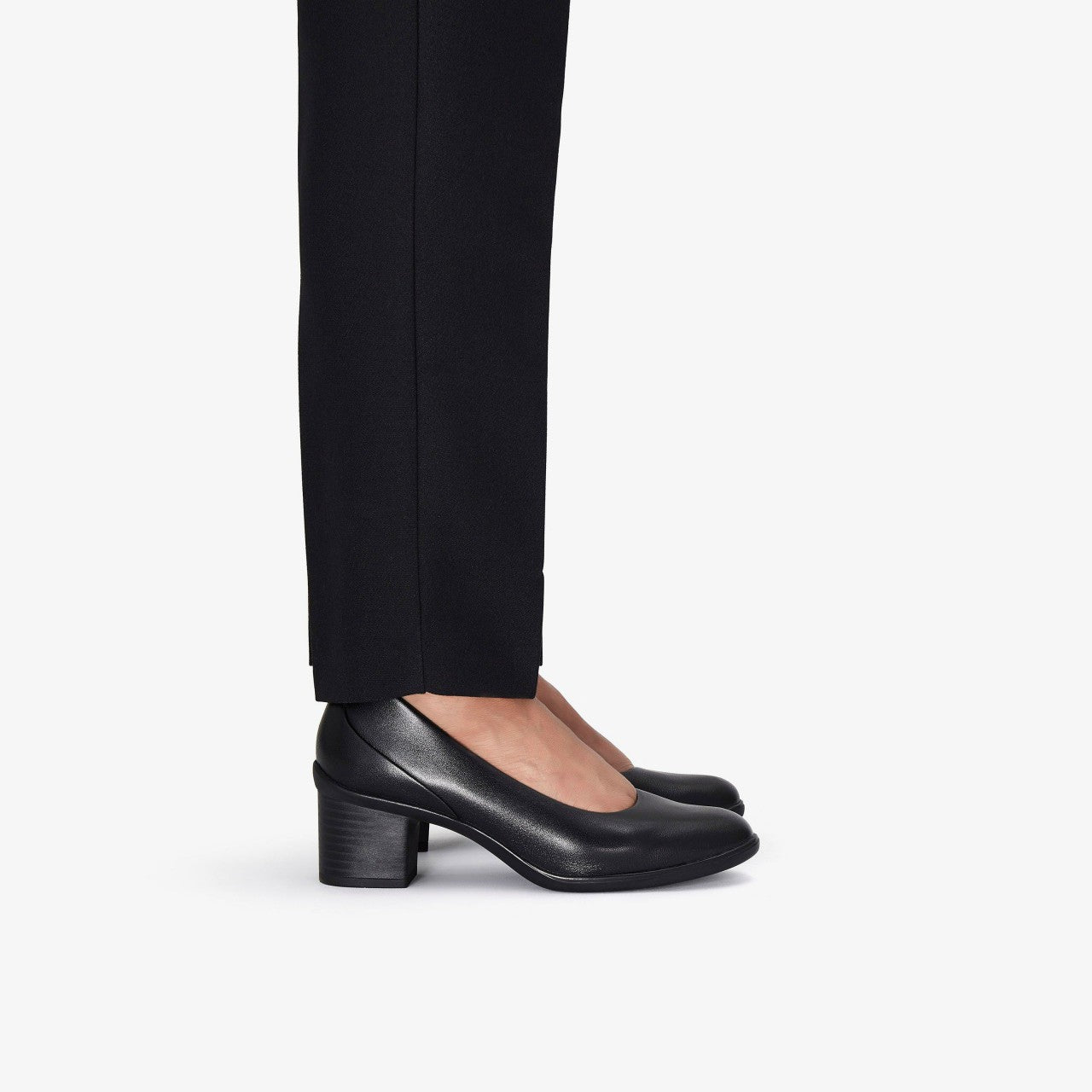 Women Shaya Poppy Black Leather
