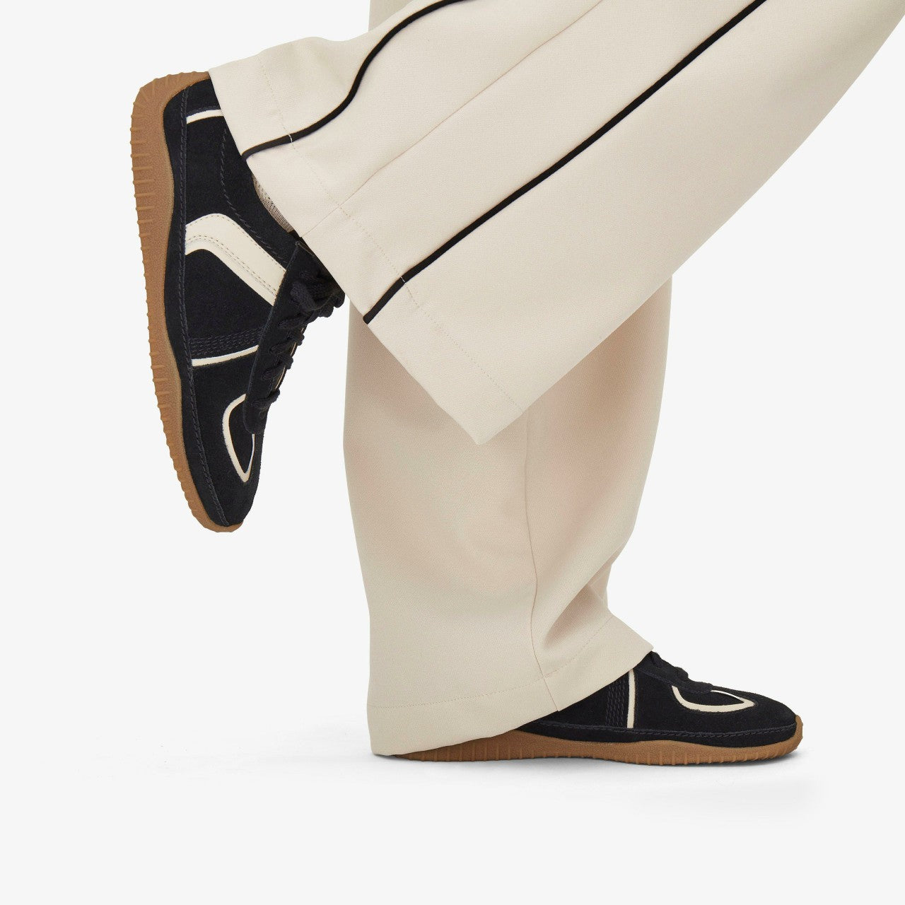 Women Meridor Lo Black Combination Suede