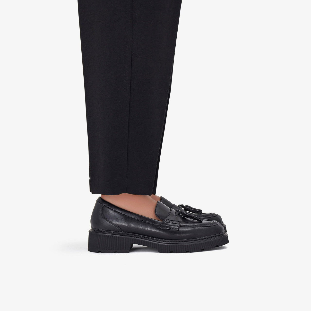 Women Lauryl Tassel Black Leather