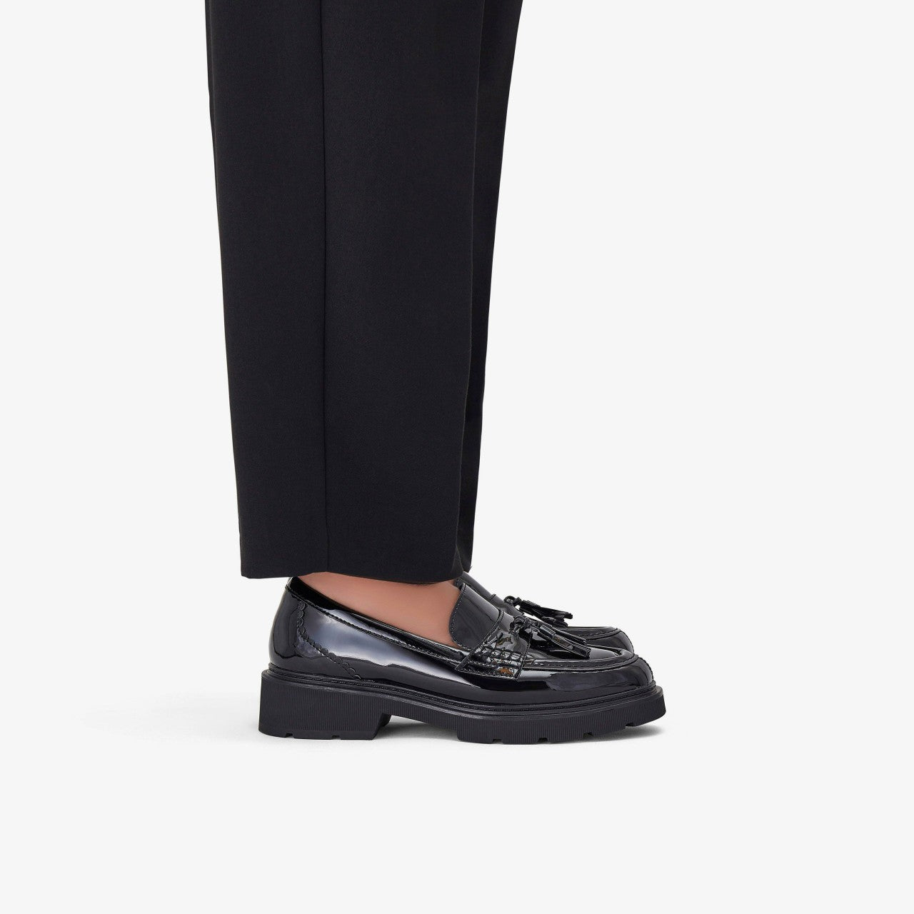 Women Lauryl Tassel Black Patent